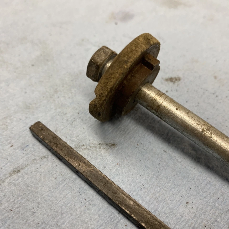 1976 John Deere Vintage Snowmobile Cyclone 440 Driven Clutch Bolt and Key Way - Image 2 of 3