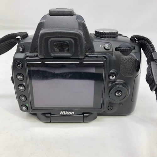 Nikon D5000 12.3MP Digital SLR DSLR Camera - Picture 3 of 8