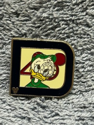 Disney Authentic Trading Pin. 2011 Series Classic ''D'' Duck Louie (2g)