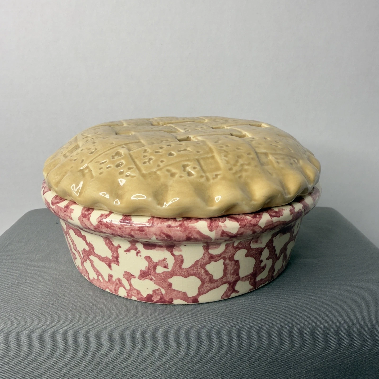 Ceramic pie Potpourri Holder Dish Red Farm House Kitchen With Lid