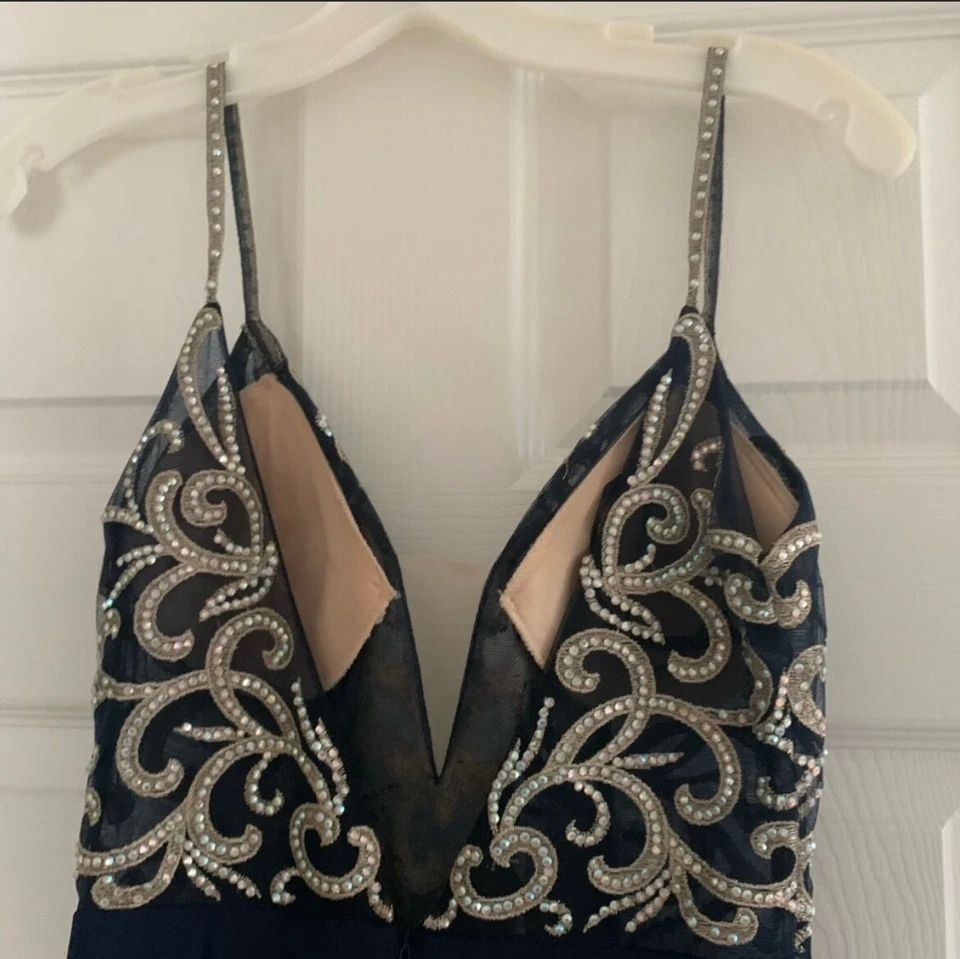 vestidos de fiesta azules largos talla 2 David’s Bridal ligeramente usados Foto 3 de 4