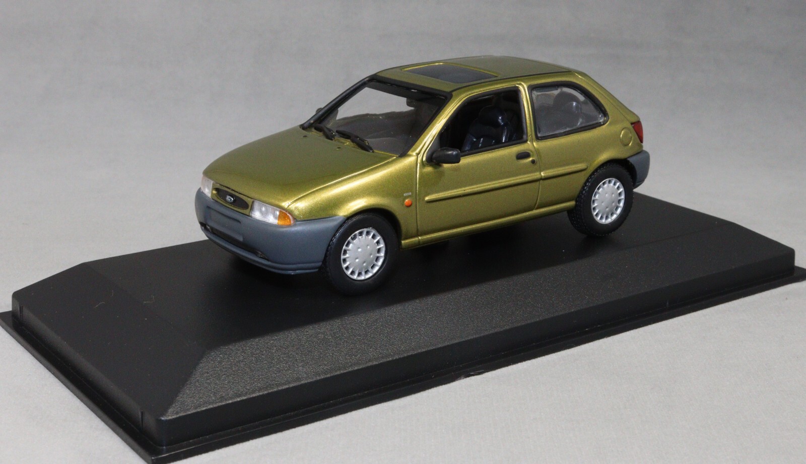 Minichamps Maxichamps Ford Fiesta in Gold Metallic 1995 940085060 1/43 NEW
