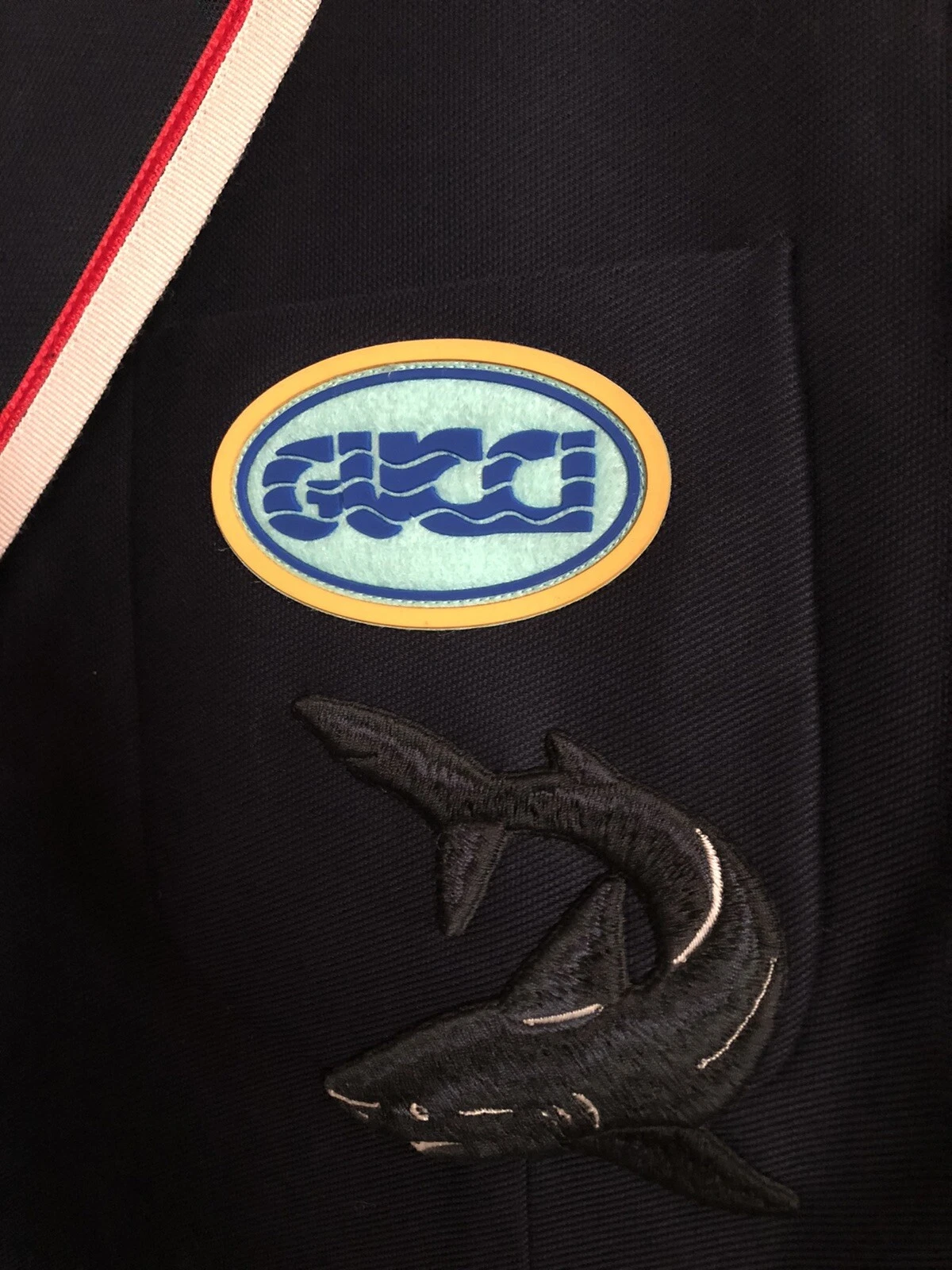 Giacca toppa piscina 100% autentica GUCCI squalo marino e ""Gucci"" con logo $4.200 + tasse