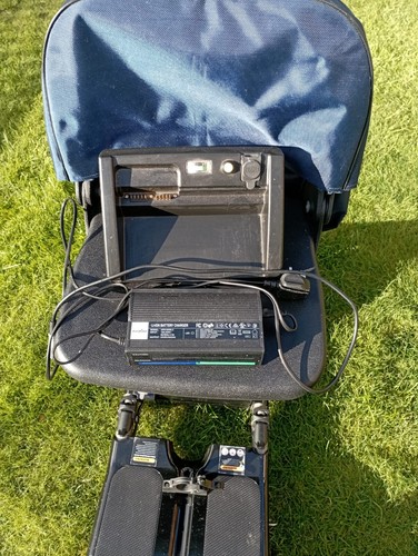 Black Elite Luggie folding Mobility Scooter - Picture 7 of 9