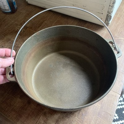 Vintage John Wright 10'' Round Cast Iron Dutch Oven Stock Pot Bail Handle No Lid