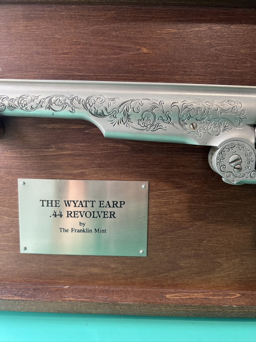 VINTAGE FRANKLIN MINT REPLICA WYATT EARP .44 S & W REVOLVER VINTAGE FRANKLIN MINT REPLICA WYATT EARP .44 S & W REVOLVER