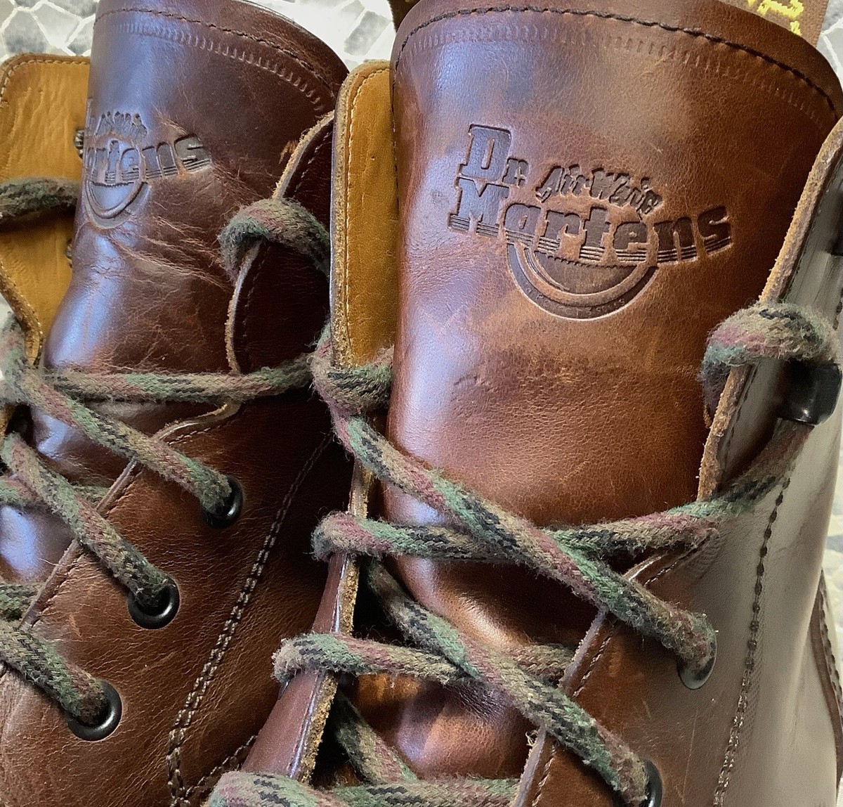 vintage DR MARTENS 8125 ENGLAND Brogue 8