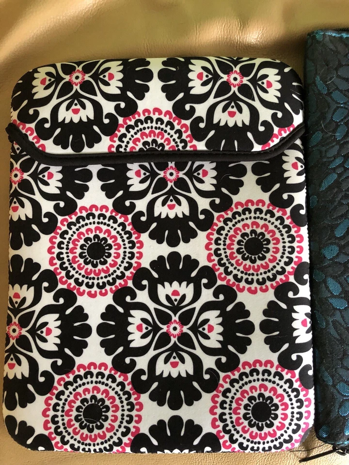 2 Tablet Ipad Noon Kindle Ereader Case Holders. Thirty One 31 Pink Pop Medallion - Image 2 of 4