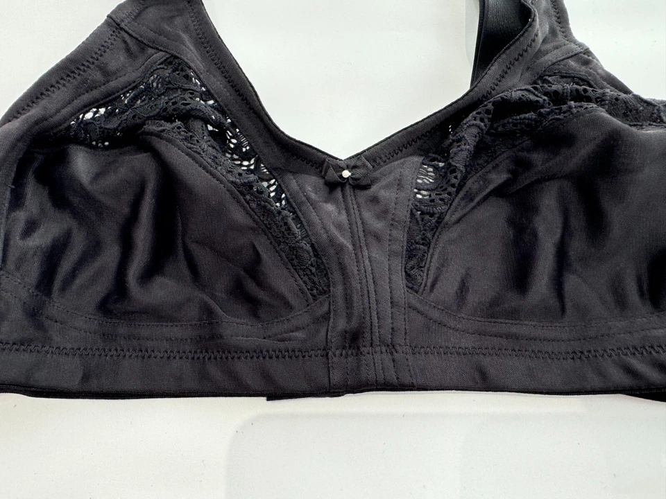 Бюстгальтер Naturana без проводов с кружевной отделкой и жестким контролем размер 34DD черный - Изображение 3 из 4