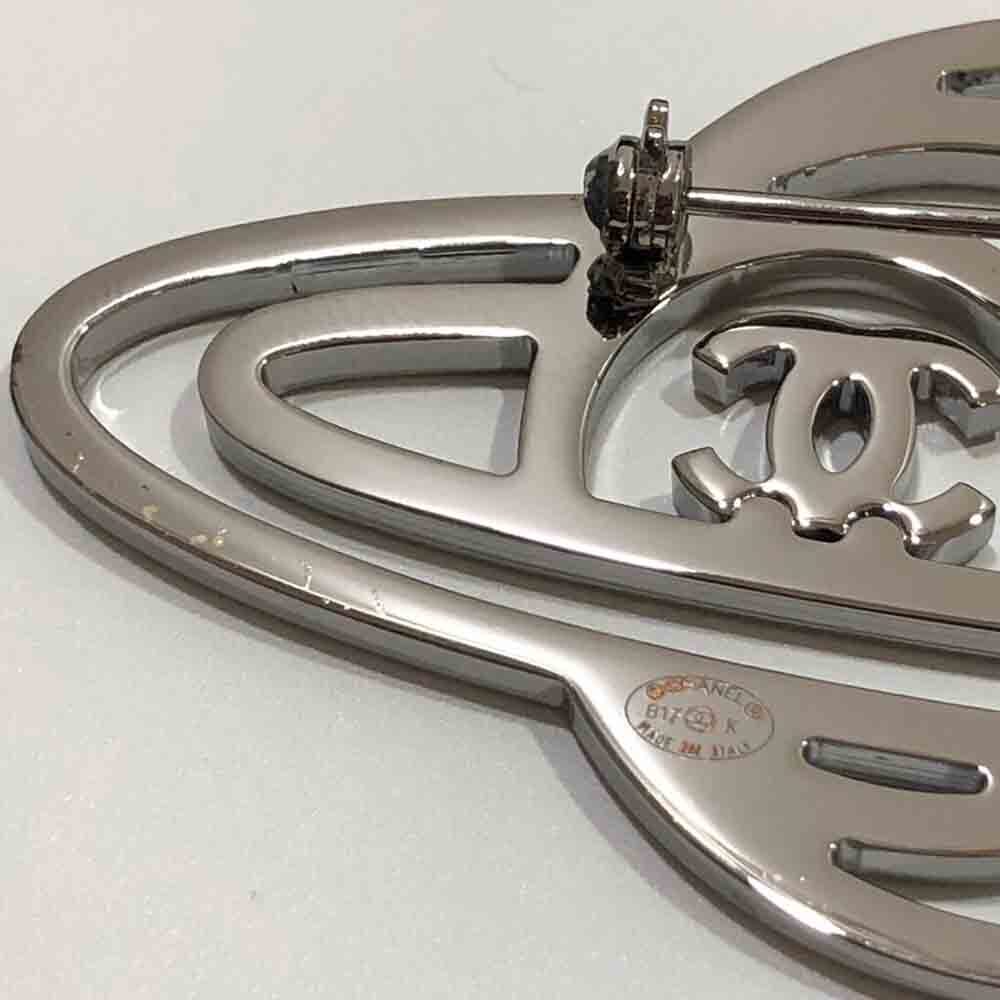 CHANEL CC Logo Rhinestone Saturn Brooch Silver Tone Pin B17K