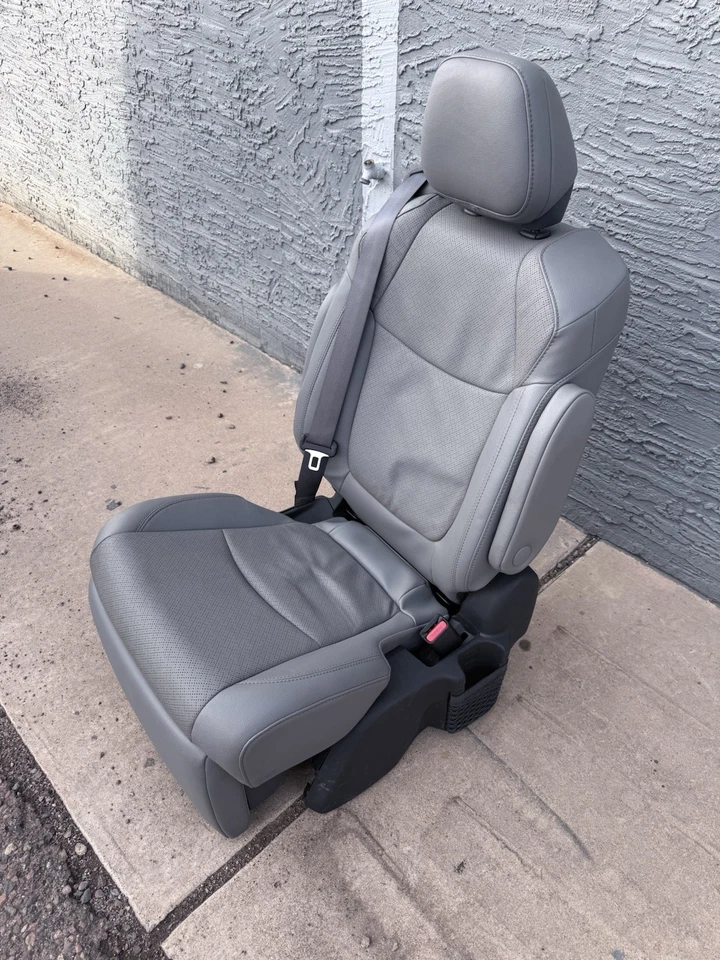 Toyota Sienna 2021-2025 cuero gris segunda fila asiento trasero reclinable Foto 3 de 4