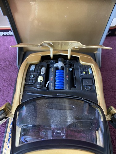 Maisto 1:18 31657 Guldstrand Signature Edition Corvette 2003 – Rare Metal Gold - Picture 13 of 24