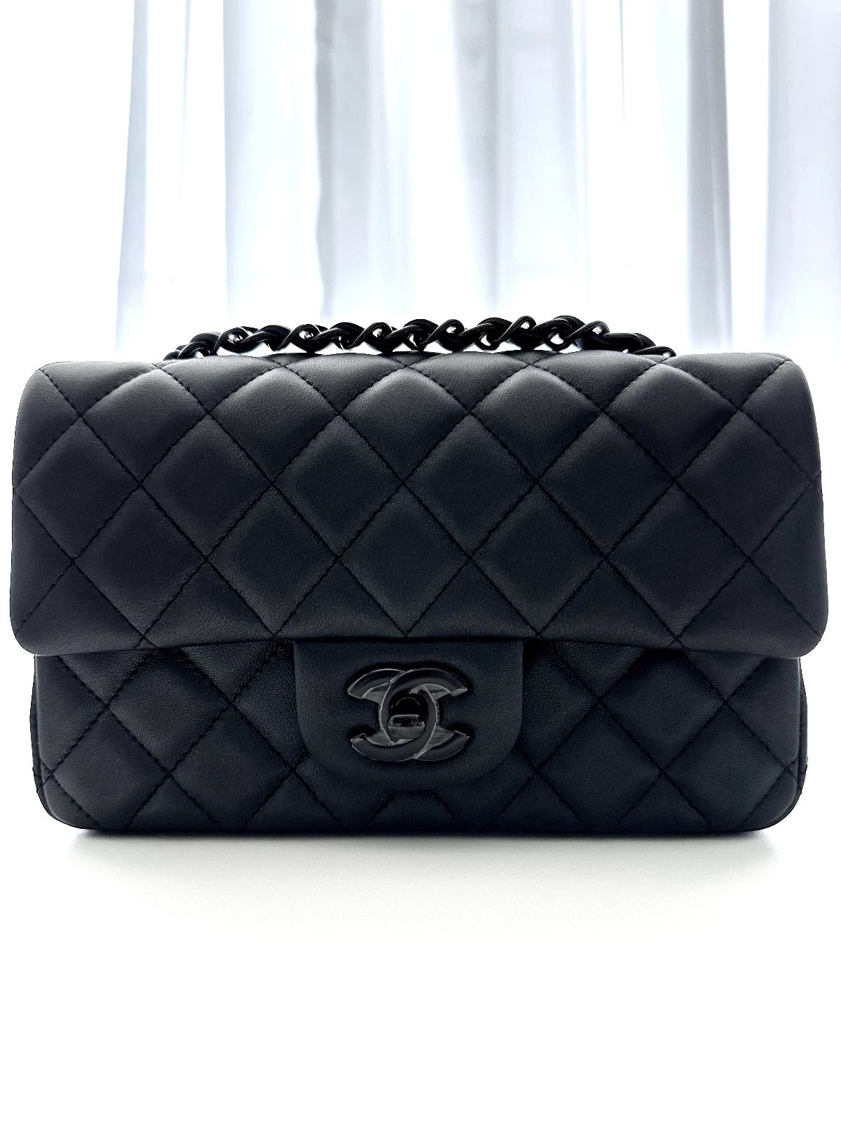 Borsa Chanel RARA COSÌ NERA DA COLLEZIONE classica mini patta pelle di agnello nera ferramenta