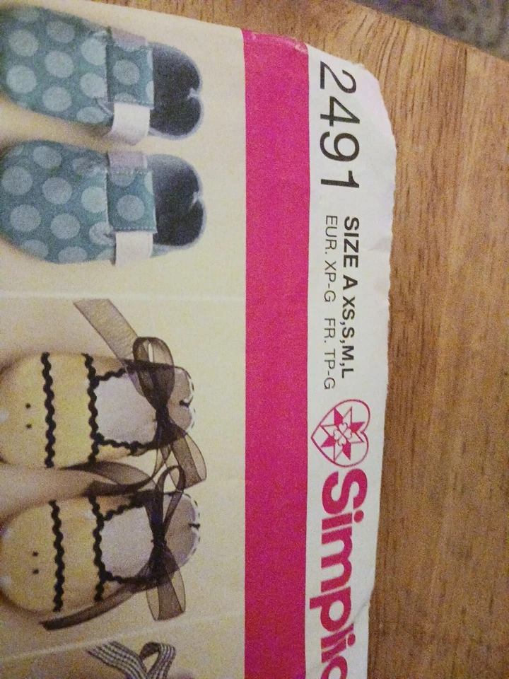 Simplicity 2491 Baby Infant Booties Shoes Puppy Monkey Detail UNCUT - Image 2 of 2