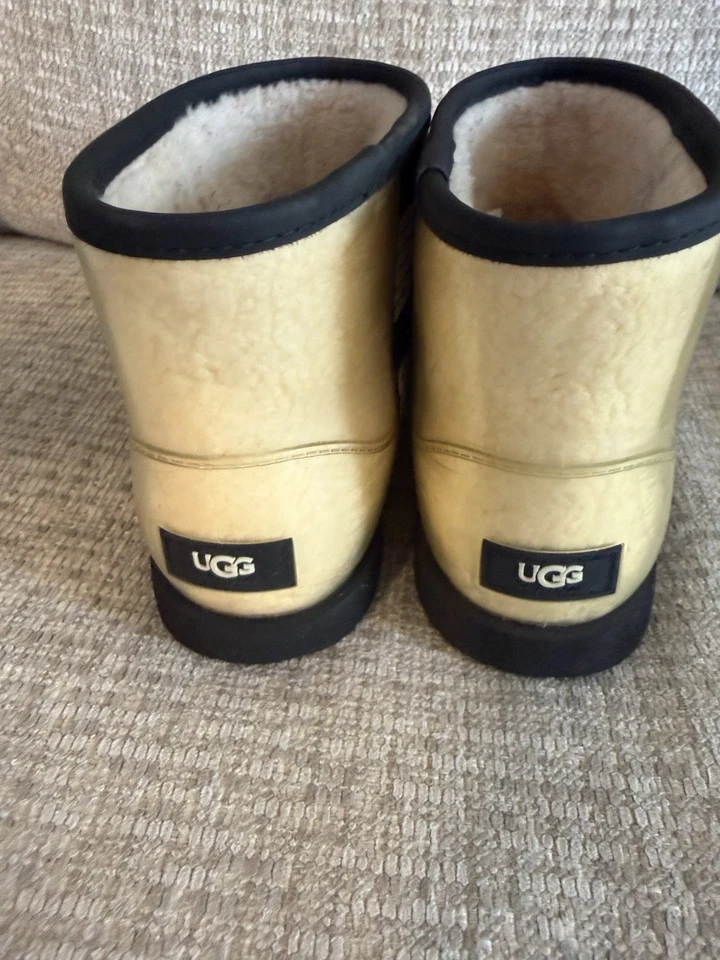 Ugg Girls Classic Clear Mini 2 Size 4 Boots White Black Ankle Outdoor Winter - Image 3 of 4