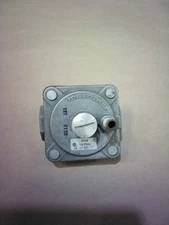 Maxitrol RV48 Pressure Regulator 1/2 PSIG PO 3.0"-6.0", Used