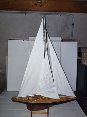 WOODEN DESK MODEL BOAT YACHT ENDEAVOUR 1934 AQUAVENTURE BOX 65X90 CM