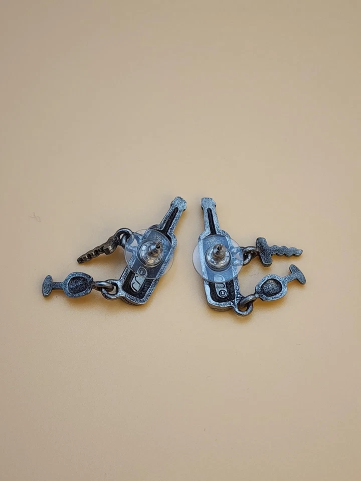 Pendientes de colección JJ JONETTE firmados botella de vino de peltre copa de vino y sacacorchos dijes Foto 2 de 4