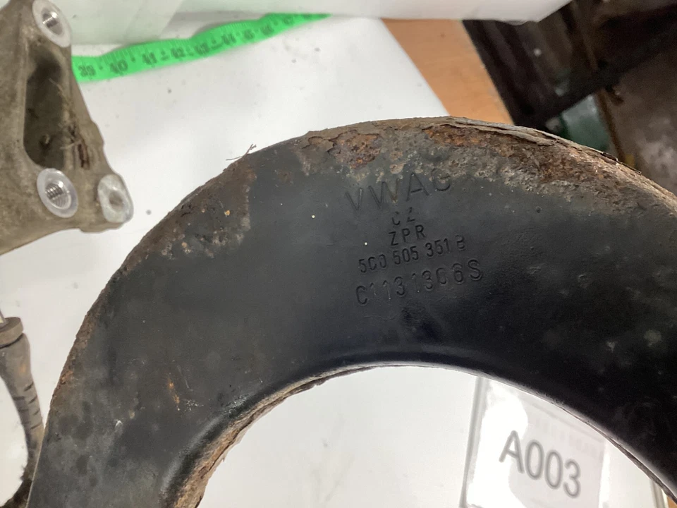 Volkswagen Tiguan 2010-2017 eje trasero derecho buje de nudillo OEM. Foto 2 de 4