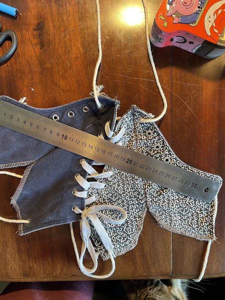 Top corsé Converse rediseñado - cuello halter hecho a mano (talla S) Foto 2 de 4