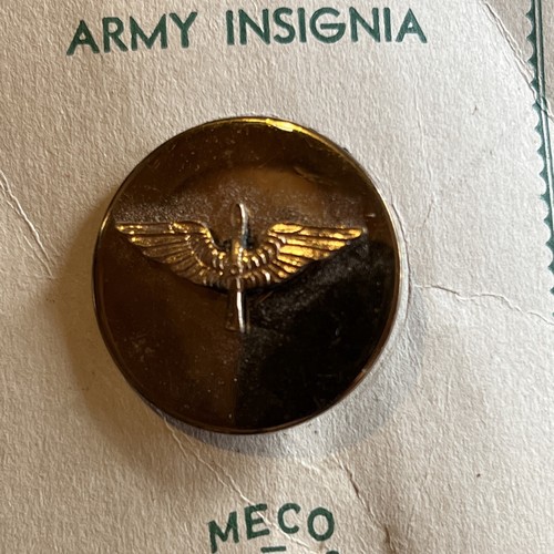 WWII US Army Air Forces AAF Enlisted Collar Insignia on Original Card, Meco - Picture 2 of 4