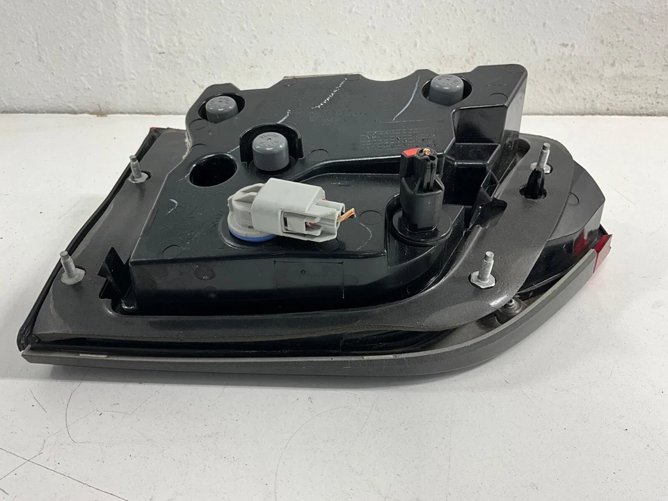 2018 Jeep Grand Cherokee Taillight Right P68368396AB OEM - Image 3 of 4