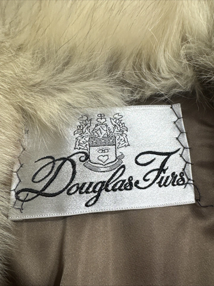 Elegant Vintage Douglas Furs Genuine Mink  Collar  Light Brown  Coat Unknown - Image 3 of 4