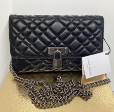 Borsa Kurt Geiger The Brixton a catena borsa in pelle nera con etichette 