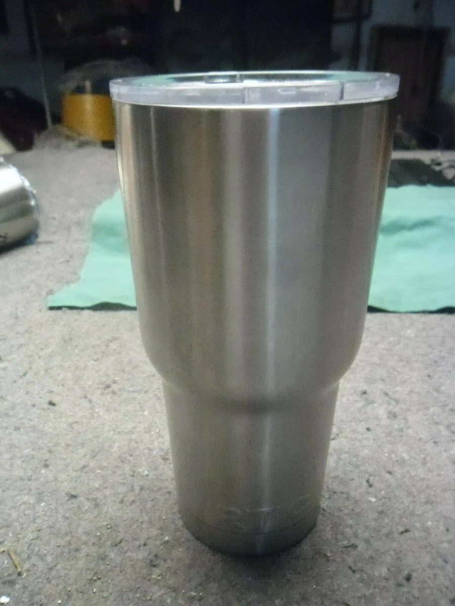 RTIC 32 oz Stainless steel Tumbler with Lid in good condition