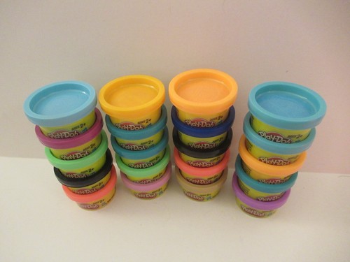Play-Doh - Modeling Compound - Lot Of 20 Containers - Multi-Colors - 1 Ounce - Picture 3 of 6