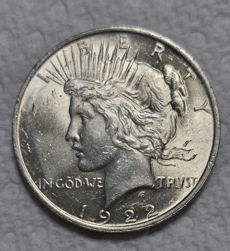 1922 Peace Silver $1. Estimated Uncirculated Mint State 64. Die Crack. Vid A0286