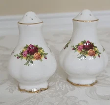 Vintage 1962  Royal Albert Old Country Rose Salt & Pepper Shaker Set England 
