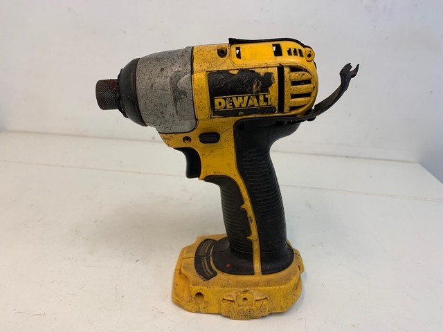 DEWALT DC825B 1/4\