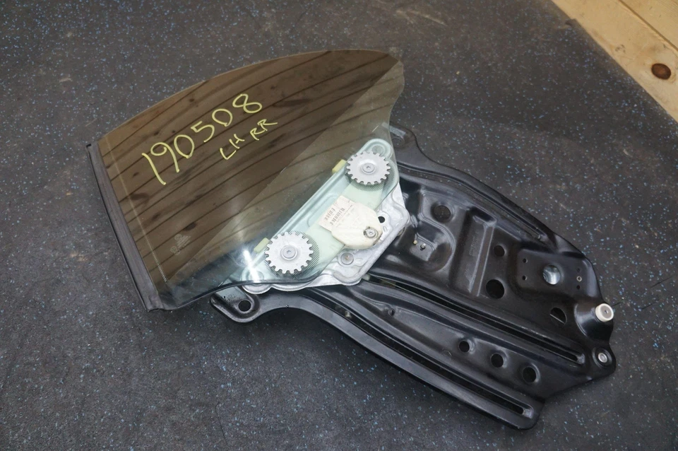 左后四分之一窗玻璃和调节器电机 51377219887 宝马 650i 640i 12-18 — 第 2/3 张图片