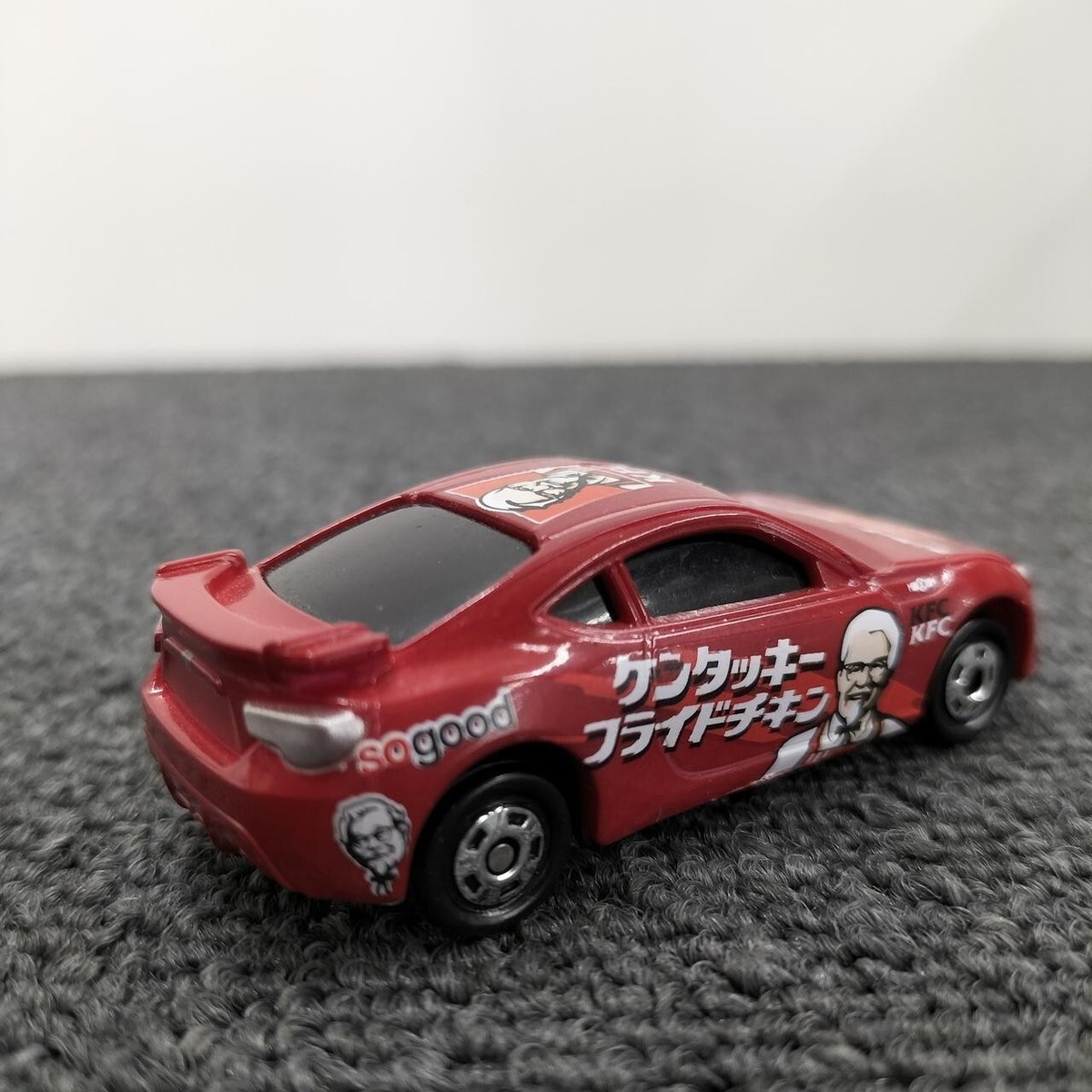 トミカ。トヨタ86，ケンタッキーフライドチキン。 Tomy Tomica TOYOTA 86 KFC Kentucky Fried Chicken kahLA