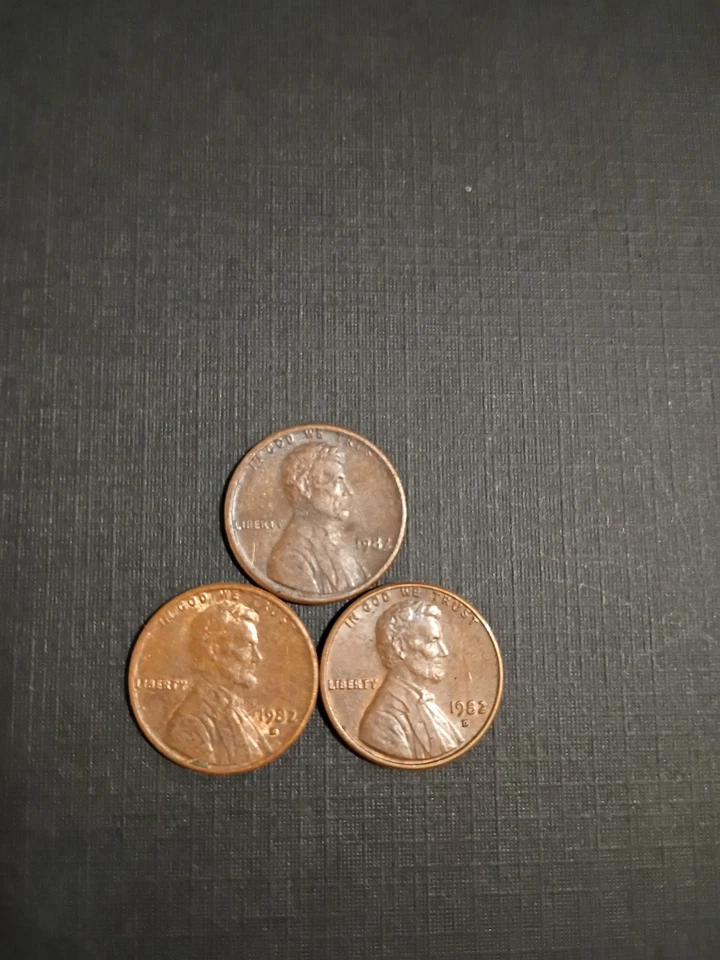 3 1982 d penny 3.1 grams one of them only ways 2.5 grams  - Image 4 of 4