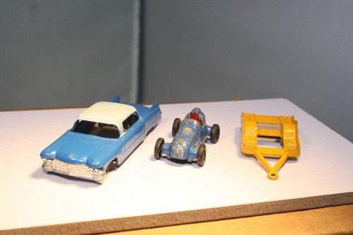 1960 Cadillac Sedan with Trailer & Racing Car HO Scale TootsieToy Made in USA - Picture 2 of 5