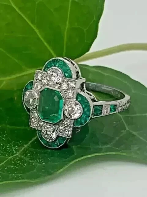 Anillo de compromiso Art Deco esmeralda natural corte esmeralda de 2 quilates enchapado en oro blanco de 14 quilates Foto 2 de 4