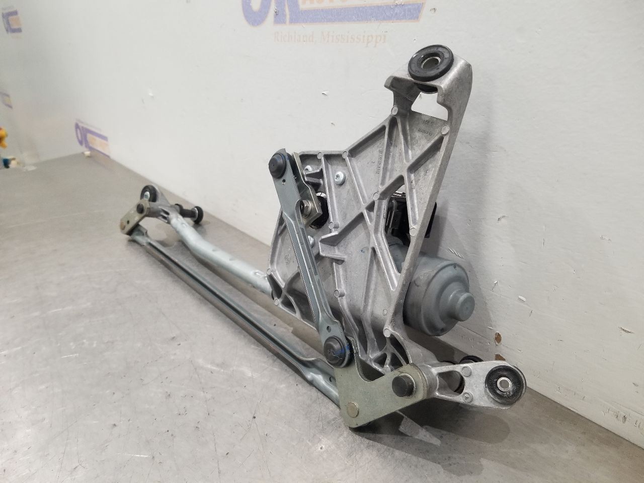 Bentley Bentayga Windshield wiper motor