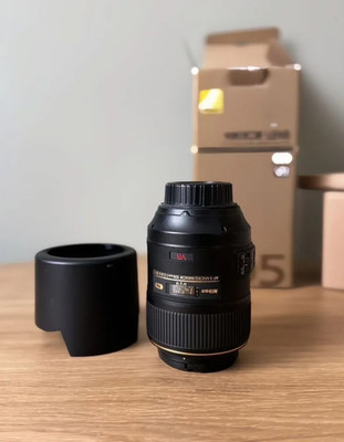 Nikon Micro-Nikkor 105mm f/2.8 IF-ED AF-S VR Macro Lens Mint