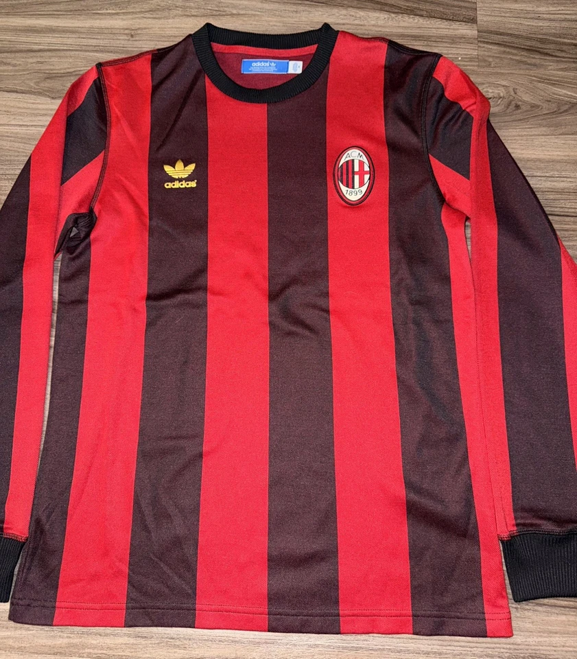 AC Milan 2012 Home football Adidas long sleeve jersey size Medium W64536 - Image 2 of 4