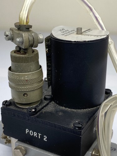LOGUS MFG. Waveguide Switch 8334 LO62AUL2X28 Serial 295 (28 VDC) 3 Port Band - Picture 12 of 15