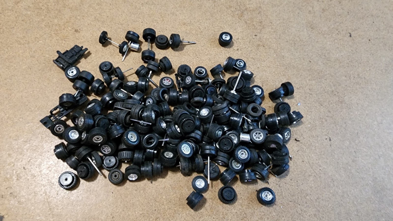 HO Scale Semi Truck Wheels and Axles Big Lot (AT) eBay