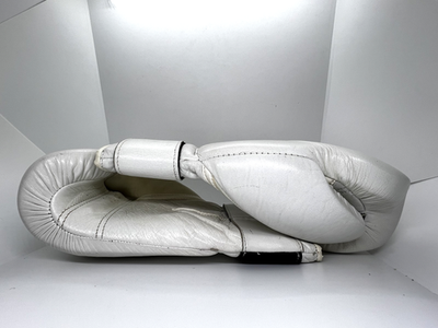 Winning Boxing Gloves MS500B 14oz White Pro Tape Type Japan Used
