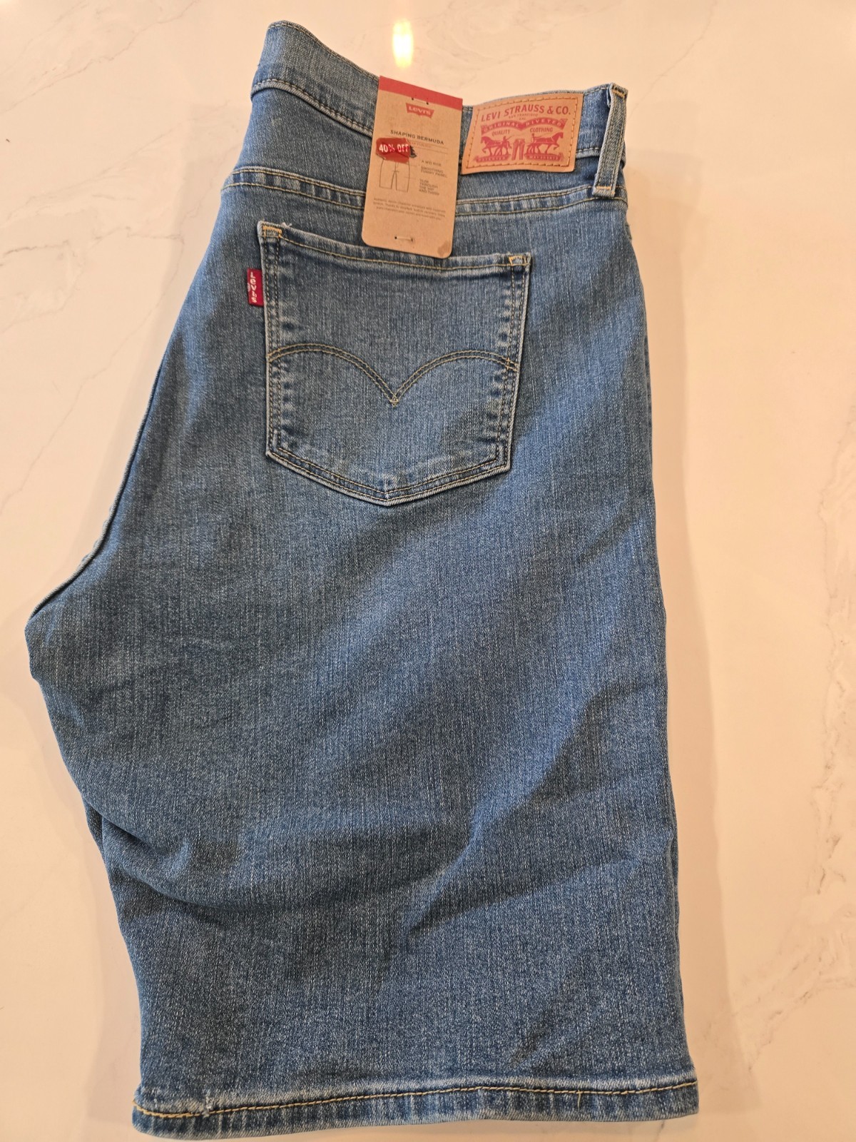 Levi Shaping Bermuda Shorts Womens size 33 thumbnail 4