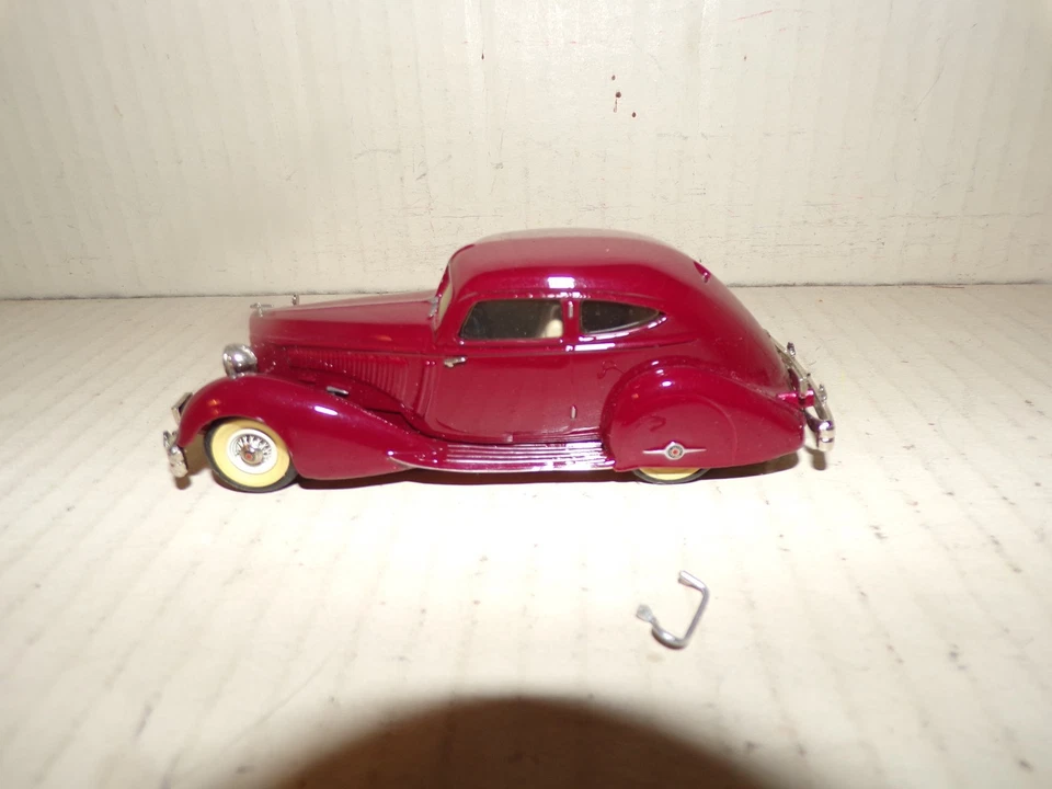 AMERICAN AUTOMOBILE MINIATURES (PTH) 1934 PACKARD MODELO 1106 2 PORTAS SEDÃ COMPLETO - Imagem 3 de 4