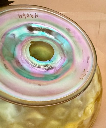 LC TIFFANY FAVRILE, ART GLASS BOWL IN IRIDESCENT GOLD - Picture 13 of 13