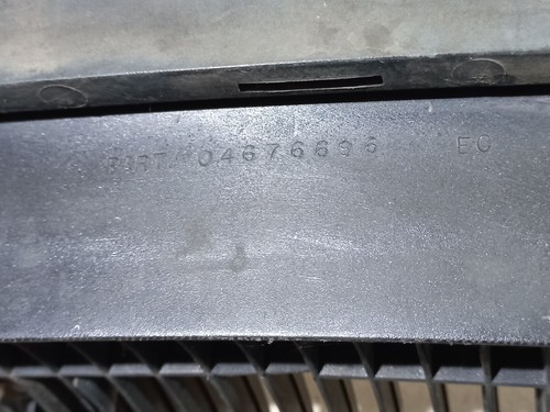CHRYSLER TOWN & COUNTRY FRONT GRILL 04676696 - Picture 11 of 11