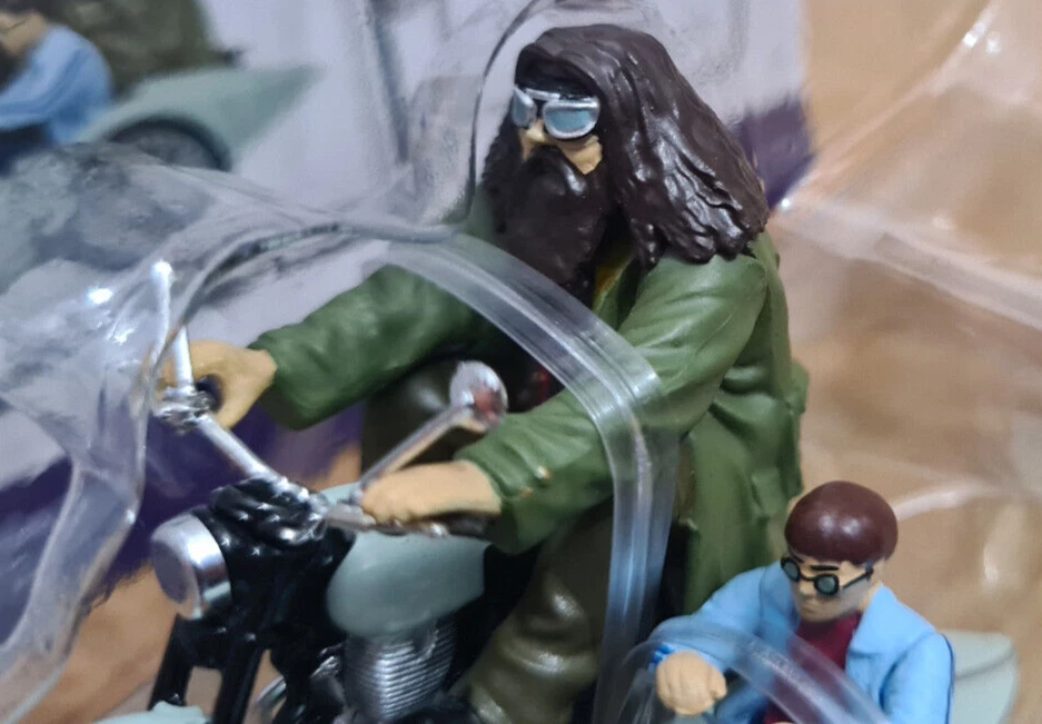 Harry Potter Hagrid's Motorcycle con Hagrid e Harry - 7cm Die Cast Corgi - Immagine 4 di 4