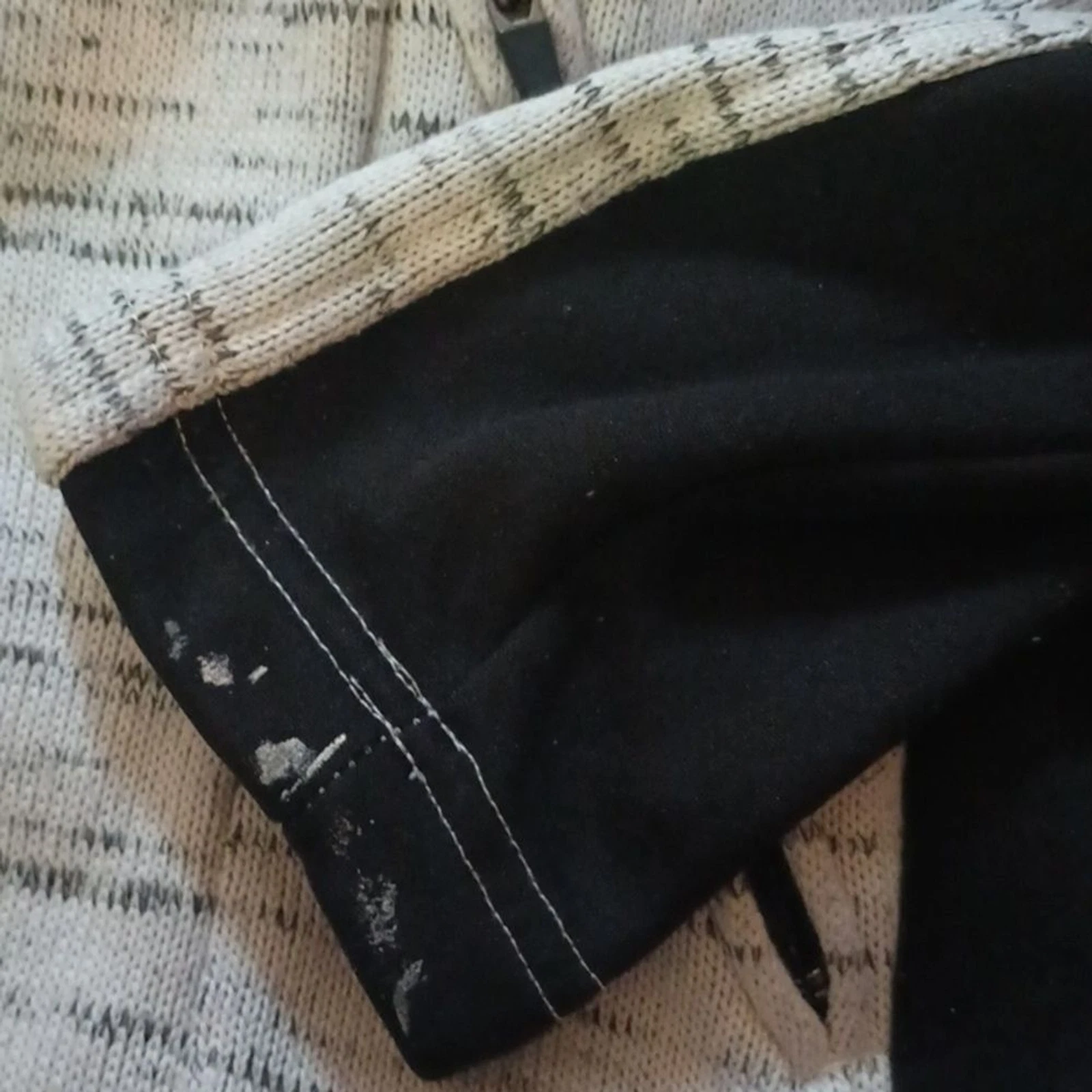 VETEMENTS Felpa con cappuccio e zip in maglia nera bianca Avalanche M